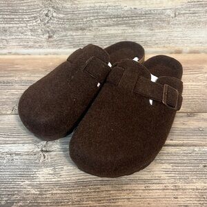 CUSHIONAIRE Women's Hana Slip-On Clog in Brown Wool NEW C6